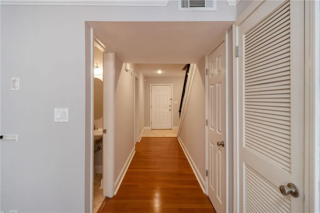 6980 Roswell Road Unit O2, Atlanta, Georgia 30328, 3 Bedrooms Bedrooms, ,2 BathroomsBathrooms,Residential,For Sale,6980 Roswell Road Unit O2,7639369