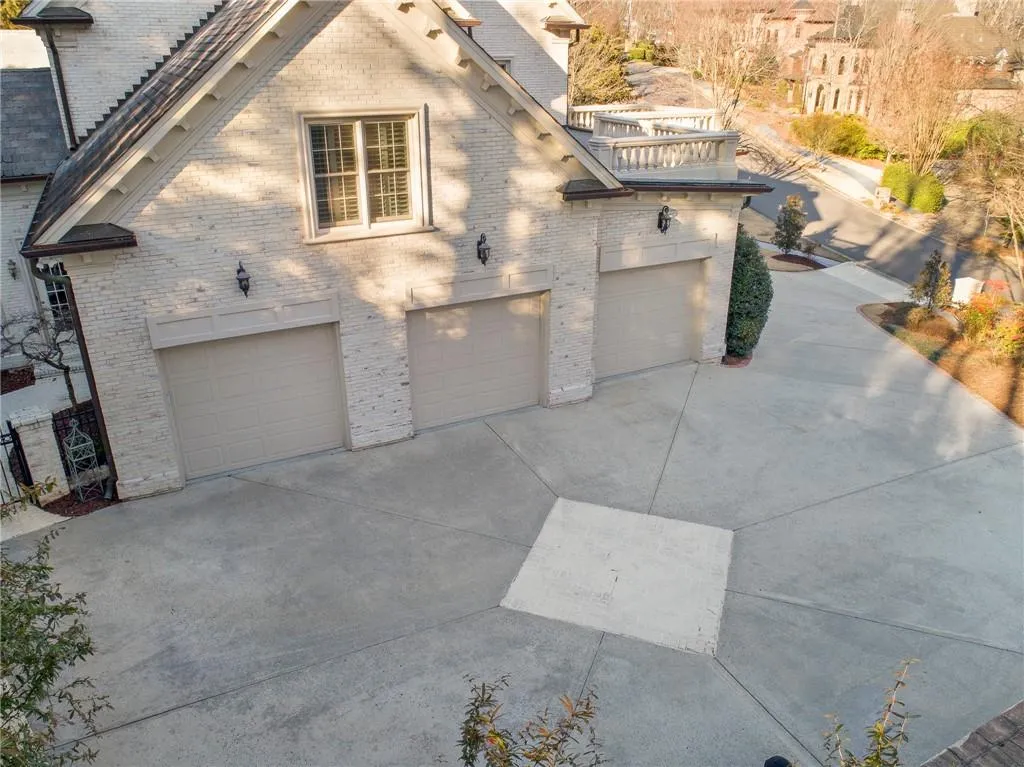 5620 Claire Rose Lane, Sandy Springs, Georgia 30327, 6 Bedrooms Bedrooms, ,5 BathroomsBathrooms,Residential,Sold,5620 Claire Rose Lane,6833976