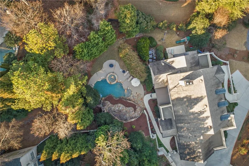 5620 Claire Rose Lane, Sandy Springs, Georgia 30327, 6 Bedrooms Bedrooms, ,5 BathroomsBathrooms,Residential,Sold,5620 Claire Rose Lane,6833976