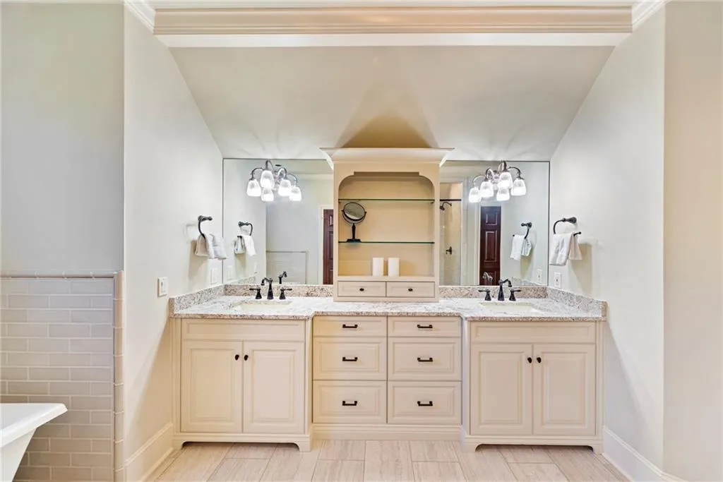 5620 Claire Rose Lane, Sandy Springs, Georgia 30327, 6 Bedrooms Bedrooms, ,5 BathroomsBathrooms,Residential,Sold,5620 Claire Rose Lane,6833976