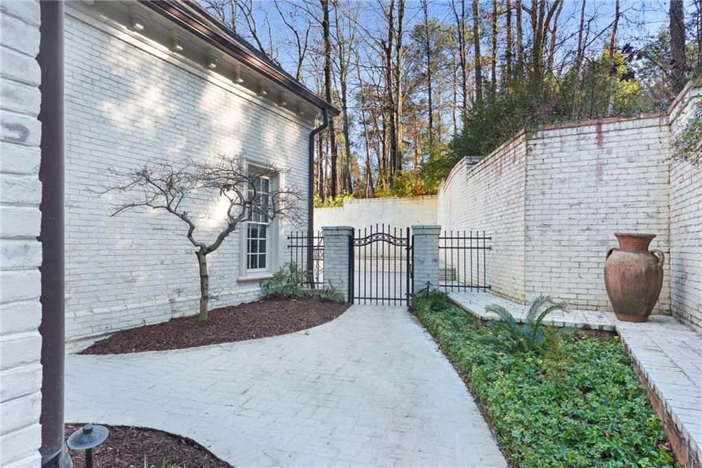 5620 Claire Rose Lane, Sandy Springs, Georgia 30327, 6 Bedrooms Bedrooms, ,5 BathroomsBathrooms,Residential,Sold,5620 Claire Rose Lane,6833976