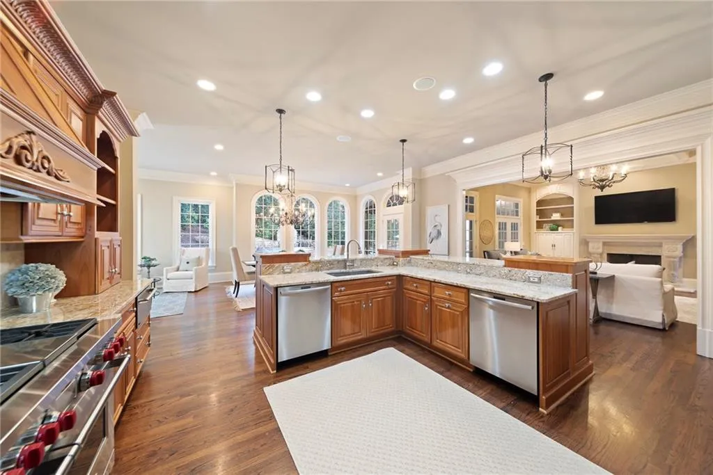 5620 Claire Rose Lane, Sandy Springs, Georgia 30327, 6 Bedrooms Bedrooms, ,5 BathroomsBathrooms,Residential,Sold,5620 Claire Rose Lane,6833976