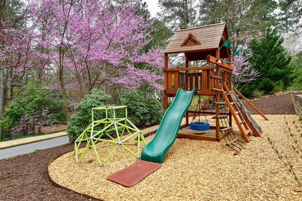 930 River Overlook Court, Atlanta, Georgia 30328, 4 Bedrooms Bedrooms, ,3 BathroomsBathrooms,Residential,Sold,930 River Overlook Court,6526724