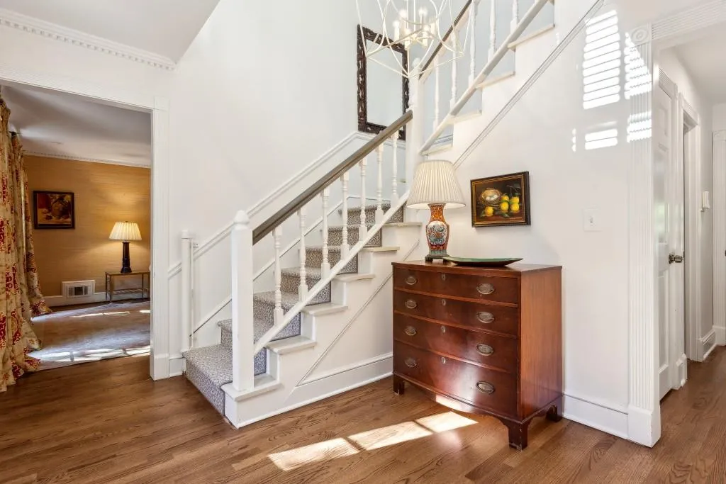 5510 Shiver Summit, Atlanta, Georgia 30342, 5 Bedrooms Bedrooms, ,3 BathroomsBathrooms,Residential,Sold,5510 Shiver Summit,7387327