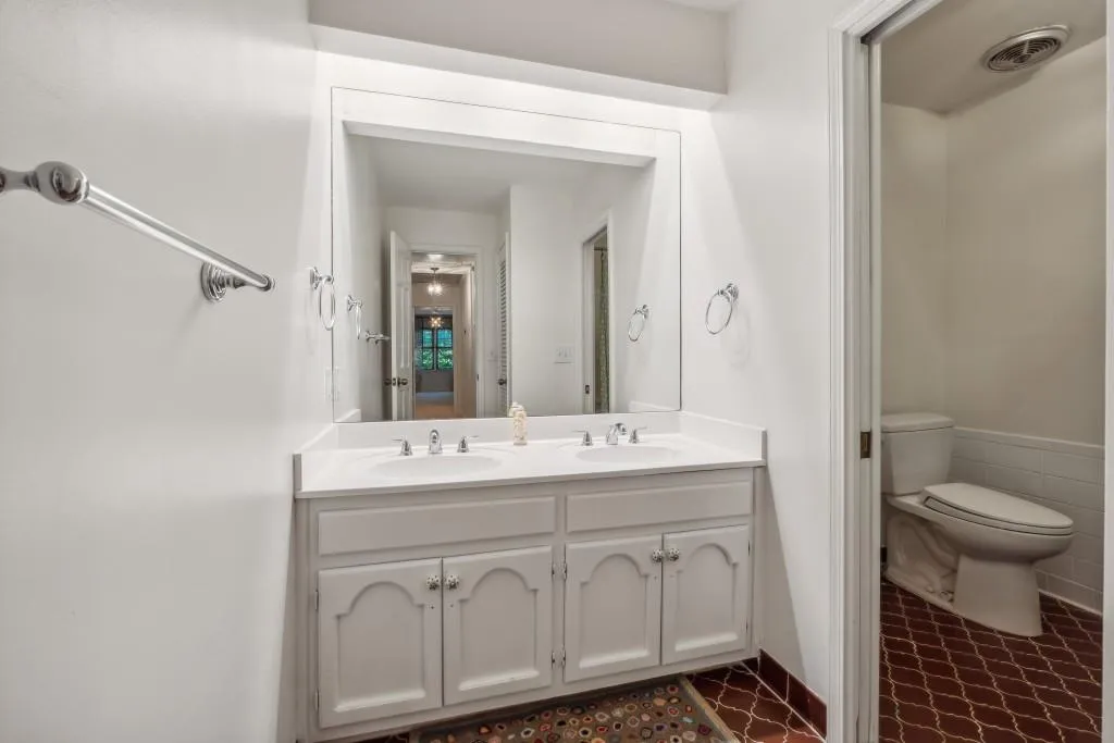 5510 Shiver Summit, Atlanta, Georgia 30342, 5 Bedrooms Bedrooms, ,3 BathroomsBathrooms,Residential,Sold,5510 Shiver Summit,7387327