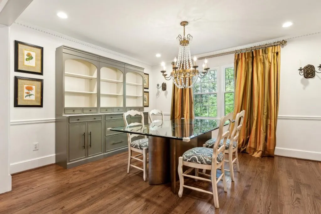 5510 Shiver Summit, Atlanta, Georgia 30342, 5 Bedrooms Bedrooms, ,3 BathroomsBathrooms,Residential,Sold,5510 Shiver Summit,7387327