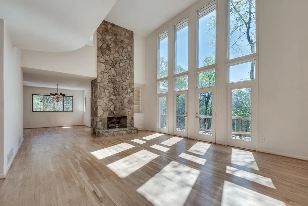 1400 Indian Trail, Sandy Springs, Georgia 30327, 3 Bedrooms Bedrooms, ,3 BathroomsBathrooms,Residential,Sold,1400 Indian Trail,7030081