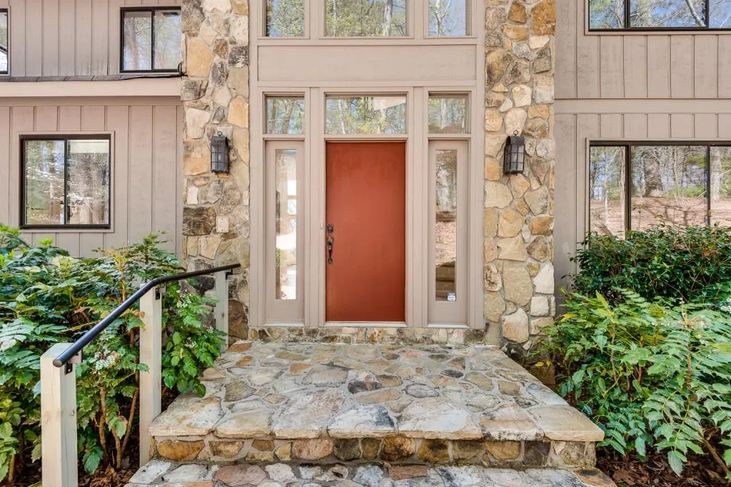 1400 Indian Trail, Sandy Springs, Georgia 30327, 3 Bedrooms Bedrooms, ,3 BathroomsBathrooms,Residential,Sold,1400 Indian Trail,7030081