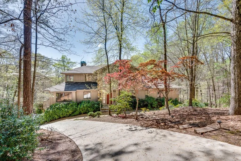 1400 Indian Trail, Sandy Springs, Georgia 30327, 3 Bedrooms Bedrooms, ,3 BathroomsBathrooms,Residential,Sold,1400 Indian Trail,7030081
