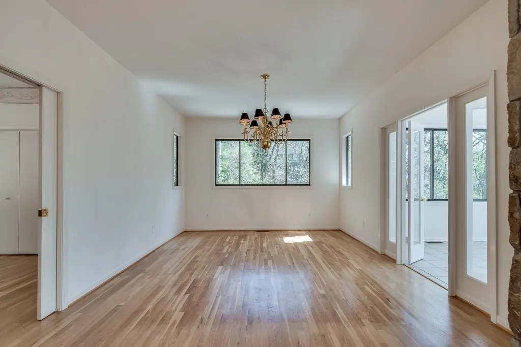 1400 Indian Trail, Sandy Springs, Georgia 30327, 3 Bedrooms Bedrooms, ,3 BathroomsBathrooms,Residential,Sold,1400 Indian Trail,7030081