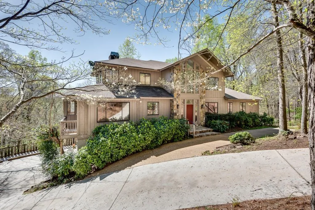 1400 Indian Trail, Sandy Springs, Georgia 30327, 3 Bedrooms Bedrooms, ,3 BathroomsBathrooms,Residential,Sold,1400 Indian Trail,7030081