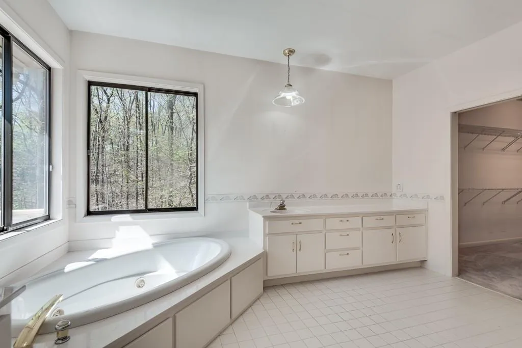 1400 Indian Trail, Sandy Springs, Georgia 30327, 3 Bedrooms Bedrooms, ,3 BathroomsBathrooms,Residential,Sold,1400 Indian Trail,7030081
