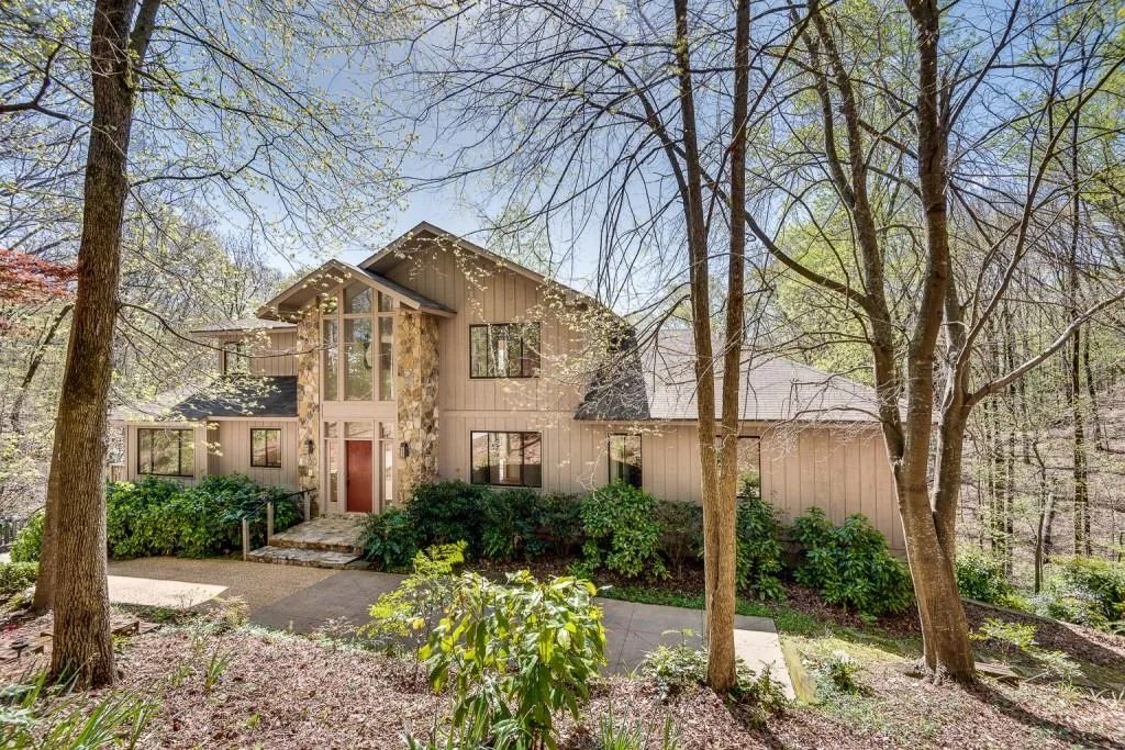 1400 Indian Trail, Sandy Springs, Georgia 30327, 3 Bedrooms Bedrooms, ,3 BathroomsBathrooms,Residential,Sold,1400 Indian Trail,7030081