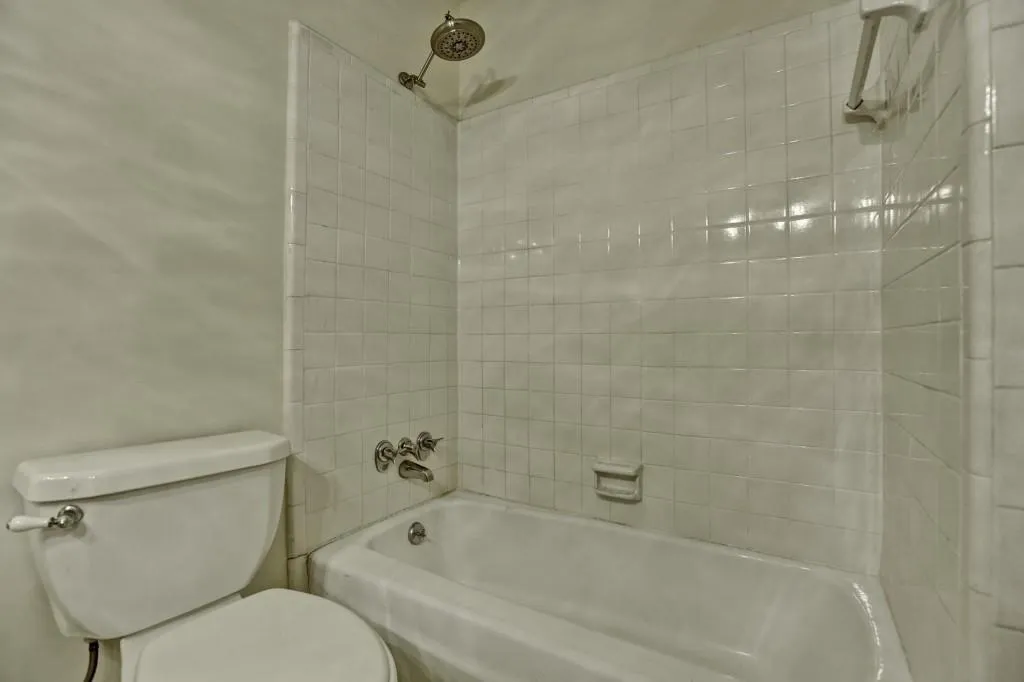 5400 Roswell Road Unit I-4, Atlanta, Georgia 30342, 3 Bedrooms Bedrooms, ,2 BathroomsBathrooms,Residential,Sold,5400 Roswell Road Unit I-4,5725925