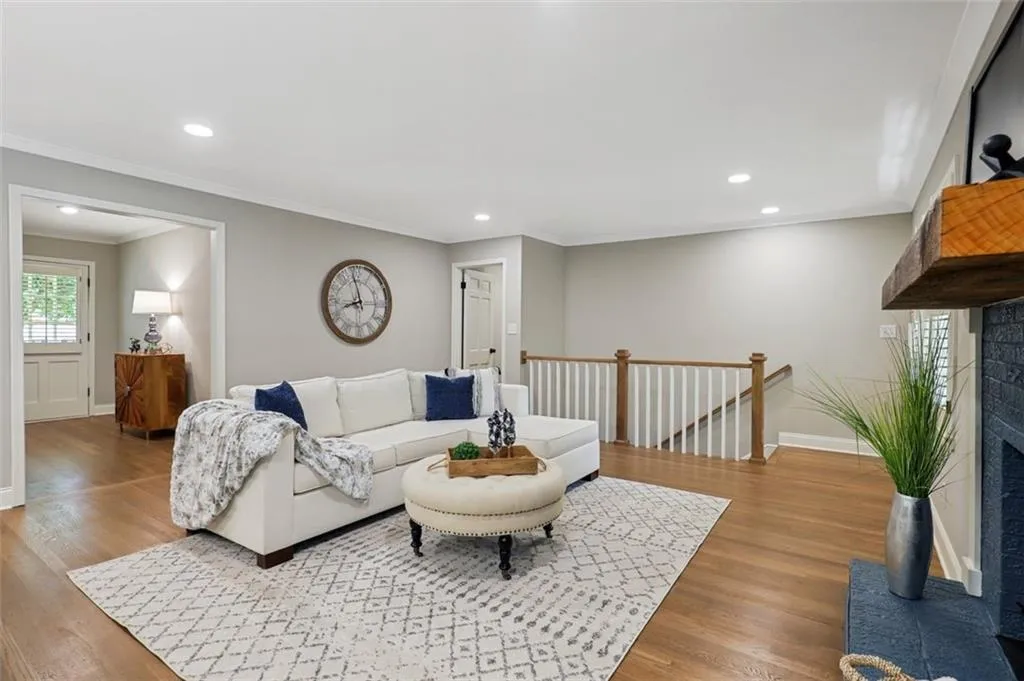 24 Brandon Ridge Drive, Sandy Springs, Georgia 30328, 5 Bedrooms Bedrooms, ,3 BathroomsBathrooms,Residential,Sold,24 Brandon Ridge Drive,7087997