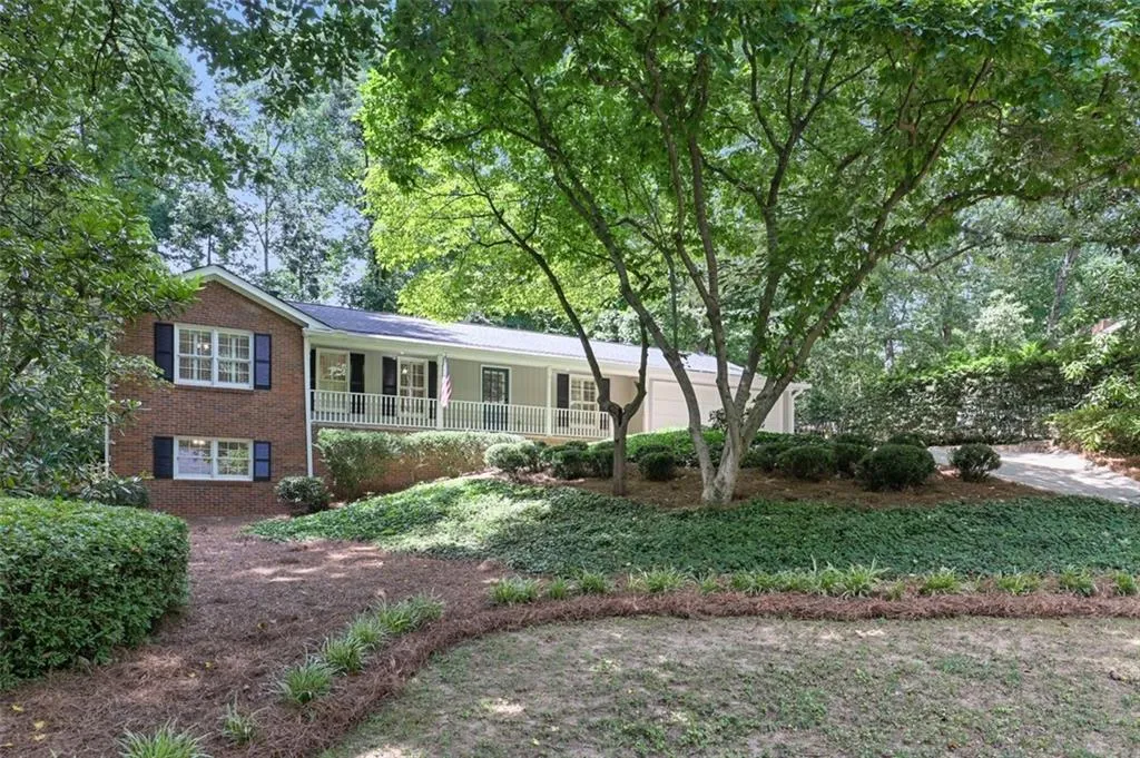 24 Brandon Ridge Drive, Sandy Springs, Georgia 30328, 5 Bedrooms Bedrooms, ,3 BathroomsBathrooms,Residential,Sold,24 Brandon Ridge Drive,7087997