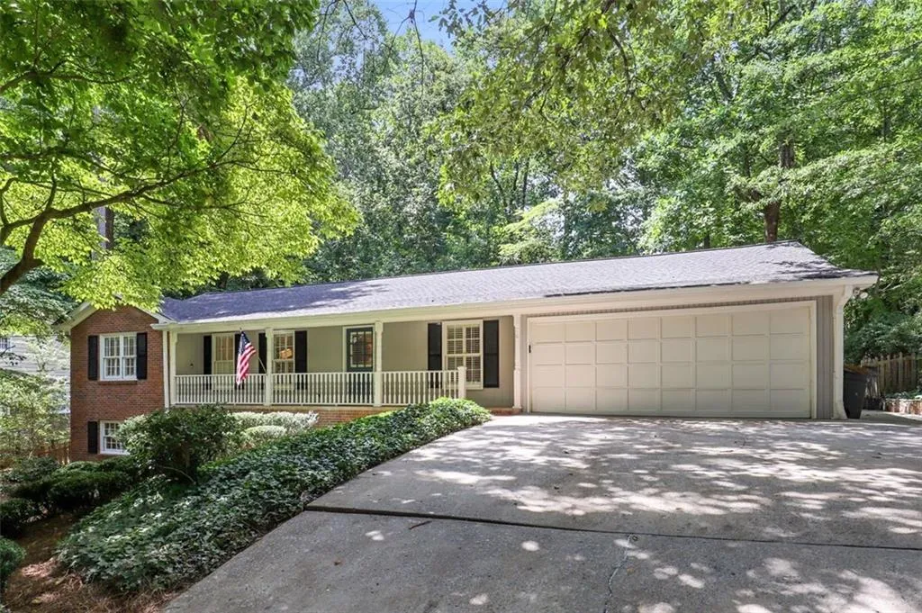 24 Brandon Ridge Drive, Sandy Springs, Georgia 30328, 5 Bedrooms Bedrooms, ,3 BathroomsBathrooms,Residential,Sold,24 Brandon Ridge Drive,7087997