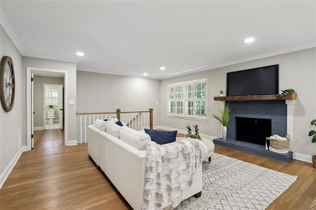 24 Brandon Ridge Drive, Sandy Springs, Georgia 30328, 5 Bedrooms Bedrooms, ,3 BathroomsBathrooms,Residential,Sold,24 Brandon Ridge Drive,7087997