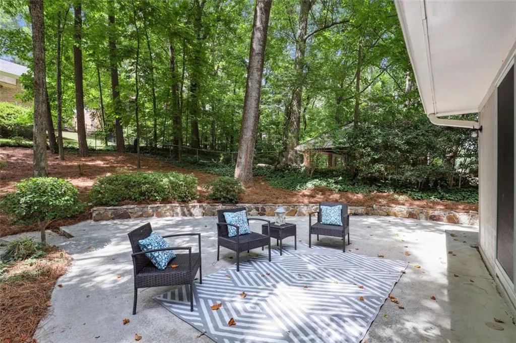 24 Brandon Ridge Drive, Sandy Springs, Georgia 30328, 5 Bedrooms Bedrooms, ,3 BathroomsBathrooms,Residential,Sold,24 Brandon Ridge Drive,7087997