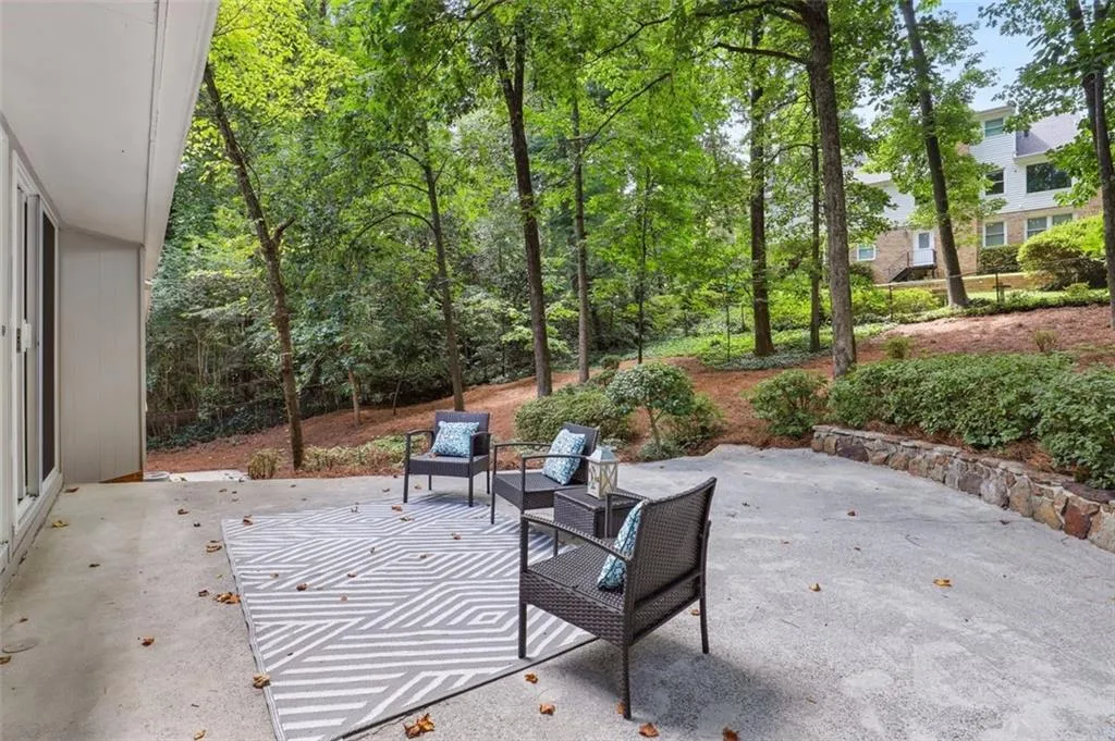 24 Brandon Ridge Drive, Sandy Springs, Georgia 30328, 5 Bedrooms Bedrooms, ,3 BathroomsBathrooms,Residential,Sold,24 Brandon Ridge Drive,7087997