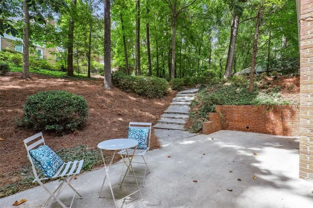24 Brandon Ridge Drive, Sandy Springs, Georgia 30328, 5 Bedrooms Bedrooms, ,3 BathroomsBathrooms,Residential,Sold,24 Brandon Ridge Drive,7087997