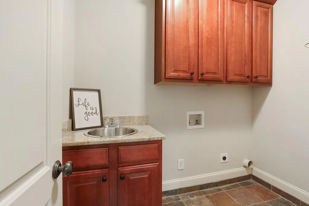 6511 Long Island Drive, Atlanta, Georgia 30328, 6 Bedrooms Bedrooms, ,4 BathroomsBathrooms,Residential,Sold,6511 Long Island Drive,6092106