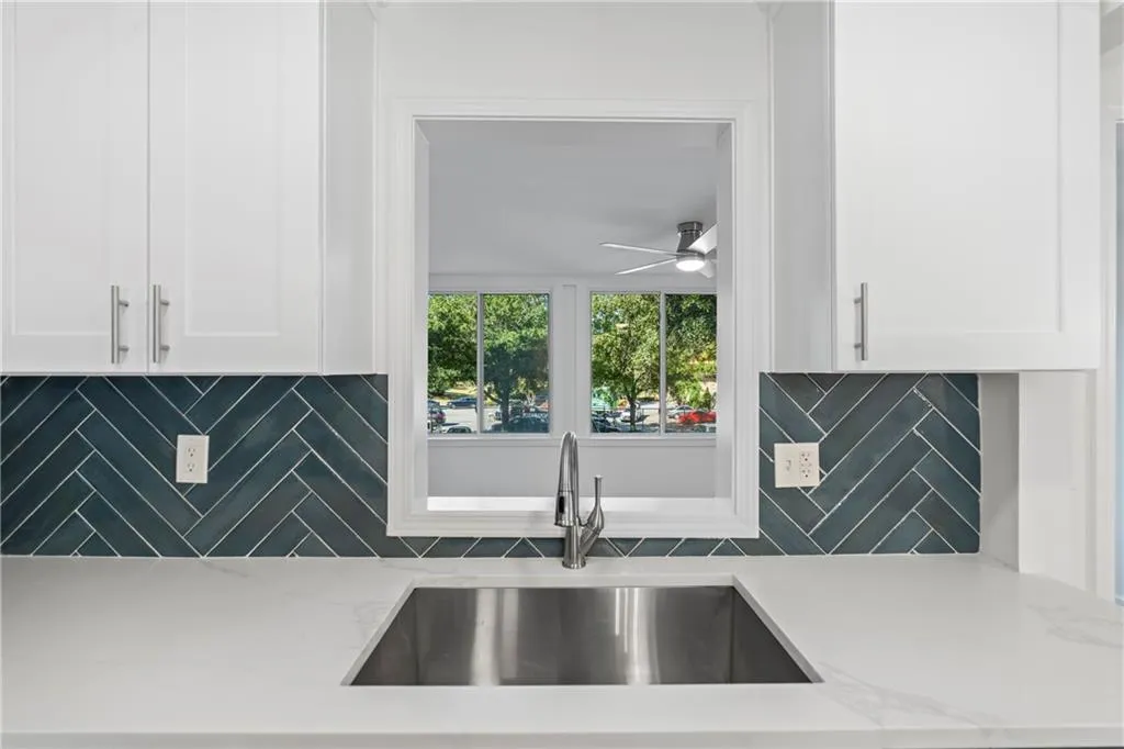 13 Chaumont Square Nw, Atlanta, Georgia 30327, 2 Bedrooms Bedrooms, ,2 BathroomsBathrooms,Residential,For Sale,13 Chaumont Square Nw,7664977
