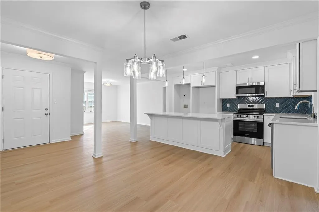13 Chaumont Square Nw, Atlanta, Georgia 30327, 2 Bedrooms Bedrooms, ,2 BathroomsBathrooms,Residential,For Sale,13 Chaumont Square Nw,7664977