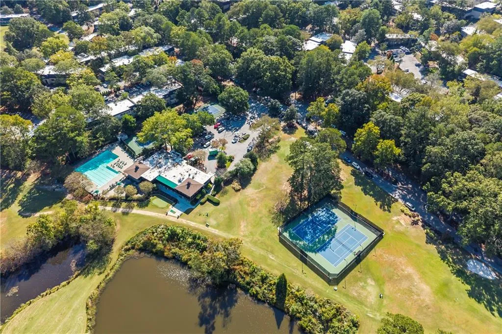 13 Chaumont Square Nw, Atlanta, Georgia 30327, 2 Bedrooms Bedrooms, ,2 BathroomsBathrooms,Residential,For Sale,13 Chaumont Square Nw,7664977