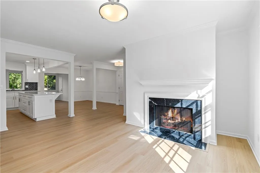 13 Chaumont Square Nw, Atlanta, Georgia 30327, 2 Bedrooms Bedrooms, ,2 BathroomsBathrooms,Residential,For Sale,13 Chaumont Square Nw,7664977