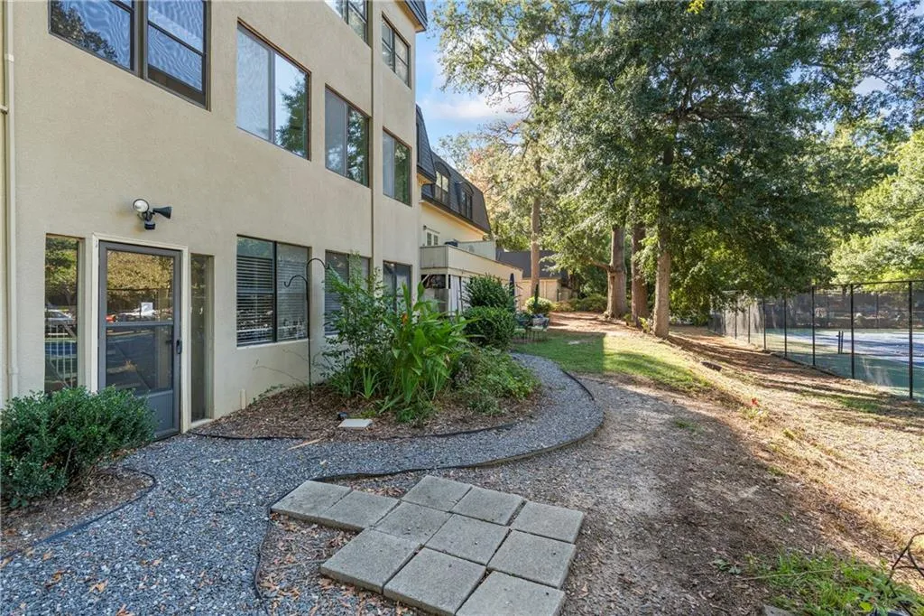 13 Chaumont Square Nw, Atlanta, Georgia 30327, 2 Bedrooms Bedrooms, ,2 BathroomsBathrooms,Residential,For Sale,13 Chaumont Square Nw,7664977