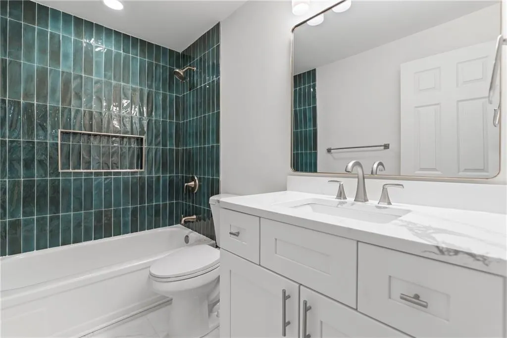 13 Chaumont Square Nw, Atlanta, Georgia 30327, 2 Bedrooms Bedrooms, ,2 BathroomsBathrooms,Residential,For Sale,13 Chaumont Square Nw,7664977