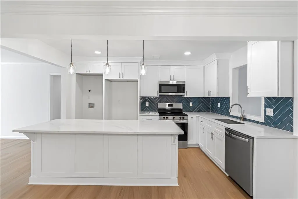 13 Chaumont Square Nw, Atlanta, Georgia 30327, 2 Bedrooms Bedrooms, ,2 BathroomsBathrooms,Residential,For Sale,13 Chaumont Square Nw,7664977