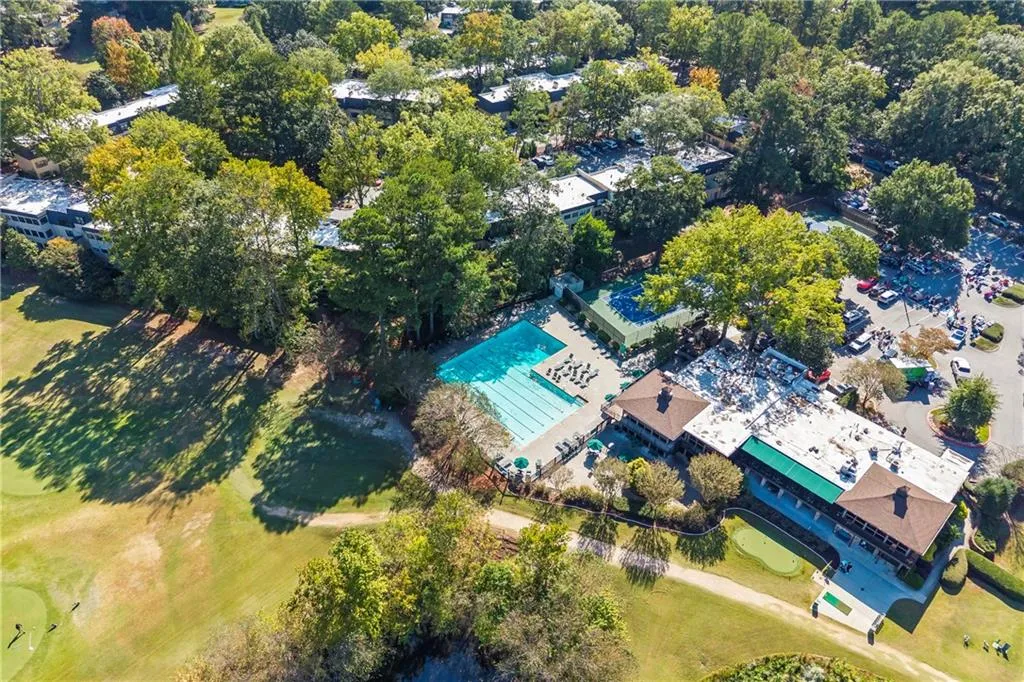 13 Chaumont Square Nw, Atlanta, Georgia 30327, 2 Bedrooms Bedrooms, ,2 BathroomsBathrooms,Residential,For Sale,13 Chaumont Square Nw,7664977