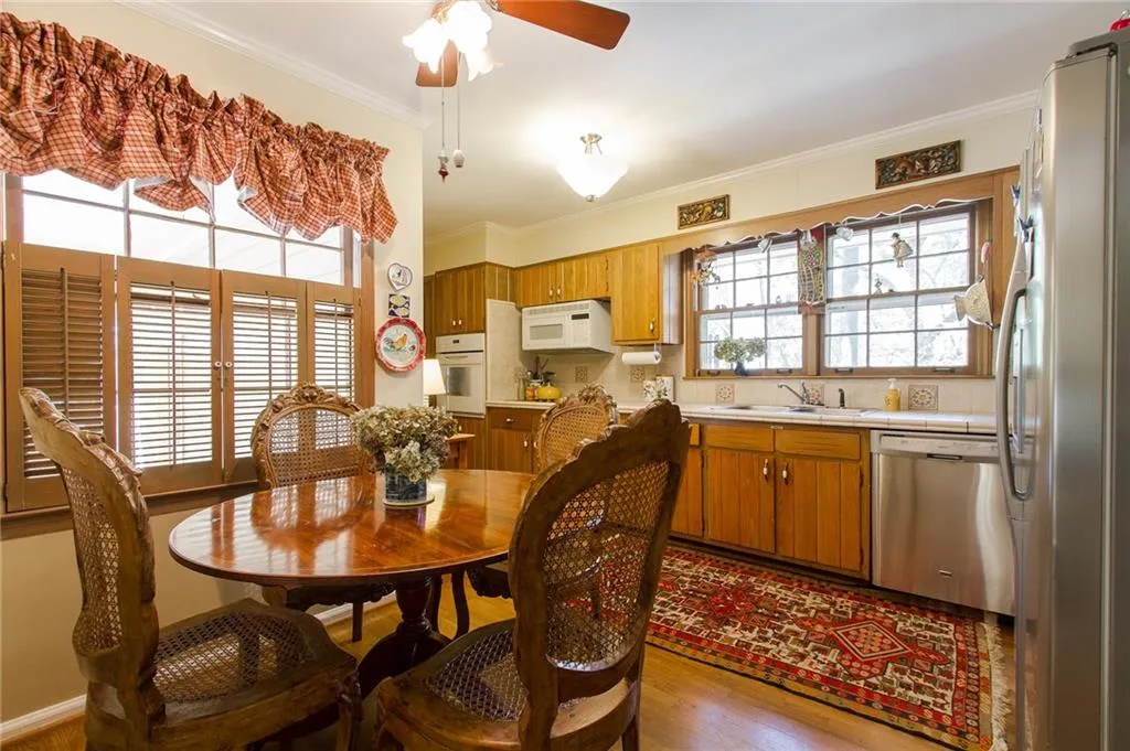 780 Starlight Lane, Atlanta, Georgia 30342, 4 Bedrooms Bedrooms, ,3 BathroomsBathrooms,Residential,Sold,780 Starlight Lane,5606674