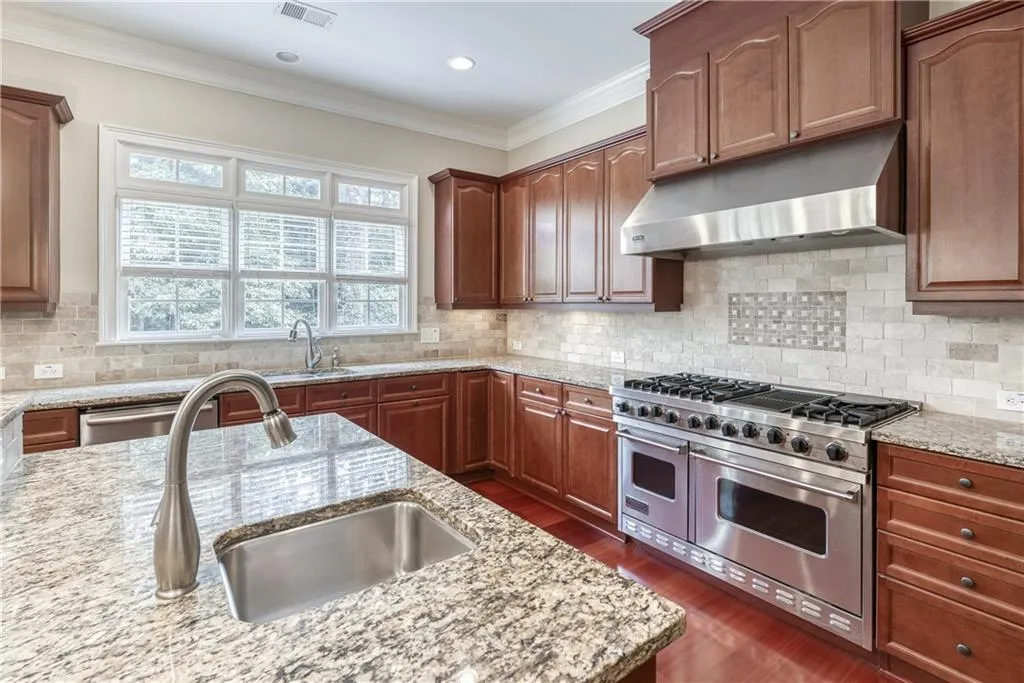 440 Wembley Circle, Sandy Springs, Georgia 30328, 3 Bedrooms Bedrooms, ,3 BathroomsBathrooms,Residential,Sold,440 Wembley Circle,6941691