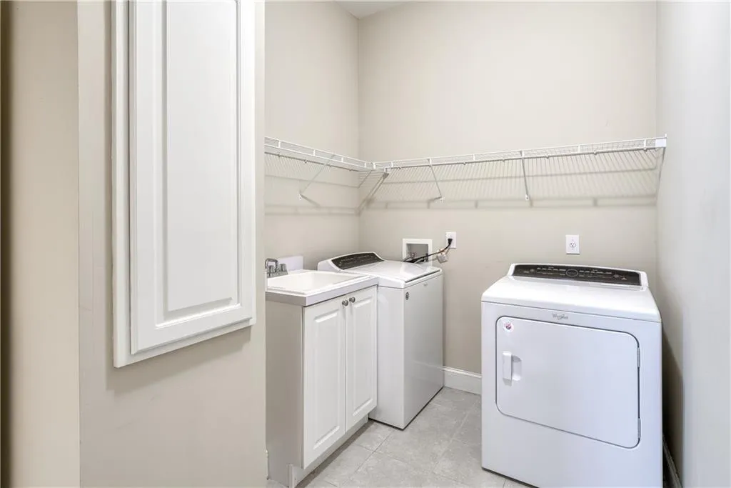 440 Wembley Circle, Sandy Springs, Georgia 30328, 3 Bedrooms Bedrooms, ,3 BathroomsBathrooms,Residential,Sold,440 Wembley Circle,6941691