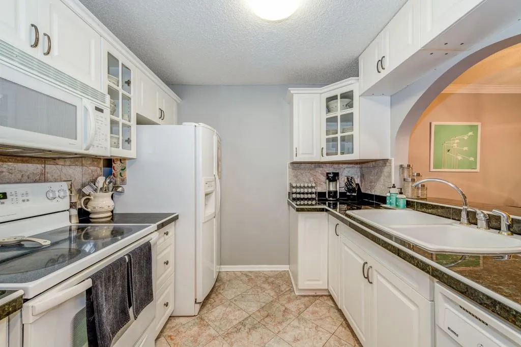 3655 Habersham Road Ne Unit 205a, Atlanta, Georgia 30305, 1 Bedroom Bedrooms, ,1 BathroomBathrooms,Residential,Sold,3655 Habersham Road Ne Unit 205a,6044431