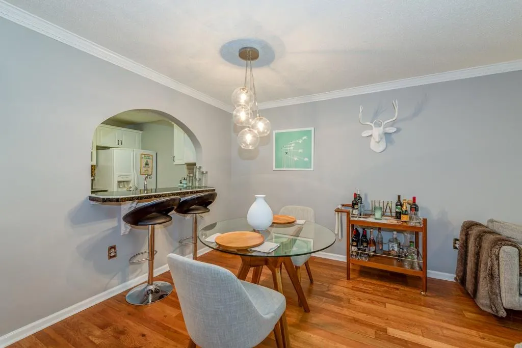 3655 Habersham Road Ne Unit 205a, Atlanta, Georgia 30305, 1 Bedroom Bedrooms, ,1 BathroomBathrooms,Residential,Sold,3655 Habersham Road Ne Unit 205a,6044431