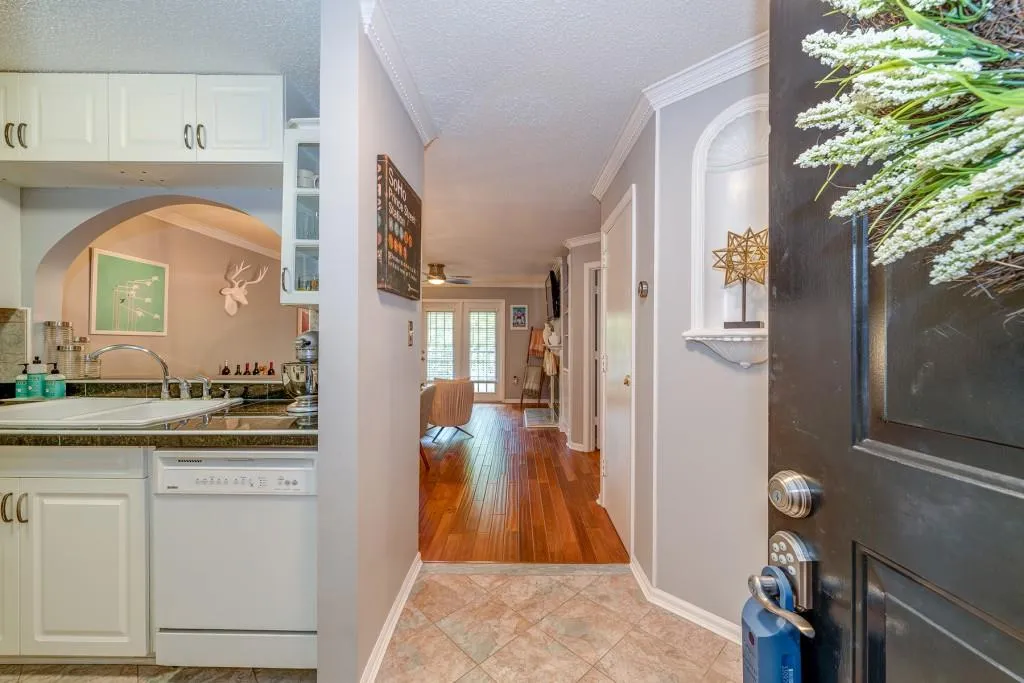 3655 Habersham Road Ne Unit 205a, Atlanta, Georgia 30305, 1 Bedroom Bedrooms, ,1 BathroomBathrooms,Residential,Sold,3655 Habersham Road Ne Unit 205a,6044431