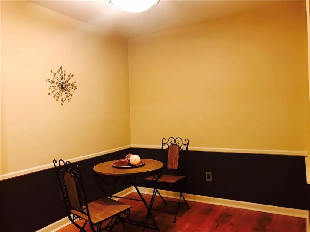 124 Woodmere Square Nw Unit 124, Atlanta, Georgia 30327, 2 Bedrooms Bedrooms, ,2 BathroomsBathrooms,Residential,Sold,124 Woodmere Square Nw Unit 124,5934930