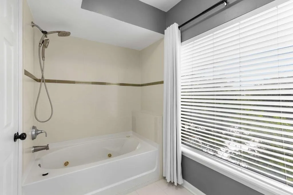 275 13th Street Ne Unit 401, Atlanta, Georgia 30309, 2 Bedrooms Bedrooms, ,2 BathroomsBathrooms,Residential,For Sale,275 13th Street Ne Unit 401,7618160