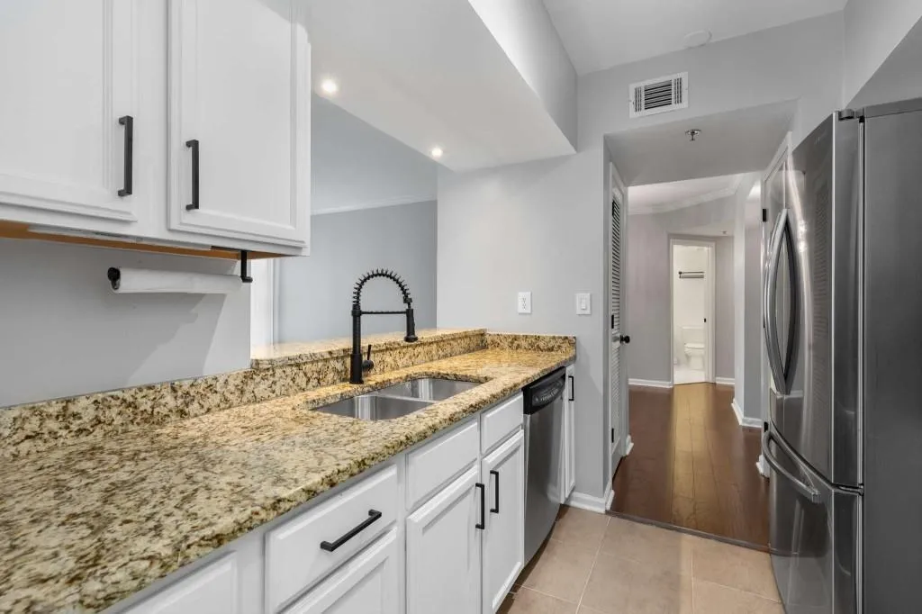 275 13th Street Ne Unit 401, Atlanta, Georgia 30309, 2 Bedrooms Bedrooms, ,2 BathroomsBathrooms,Residential,For Sale,275 13th Street Ne Unit 401,7618160