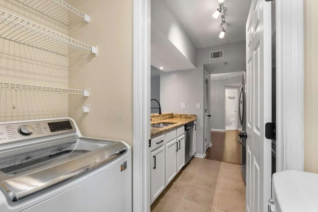 275 13th Street Ne Unit 401, Atlanta, Georgia 30309, 2 Bedrooms Bedrooms, ,2 BathroomsBathrooms,Residential,For Sale,275 13th Street Ne Unit 401,7618160