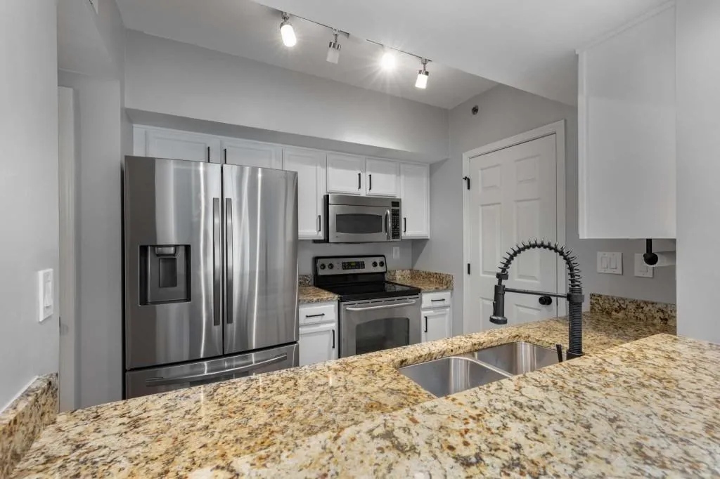 275 13th Street Ne Unit 401, Atlanta, Georgia 30309, 2 Bedrooms Bedrooms, ,2 BathroomsBathrooms,Residential,For Sale,275 13th Street Ne Unit 401,7618160
