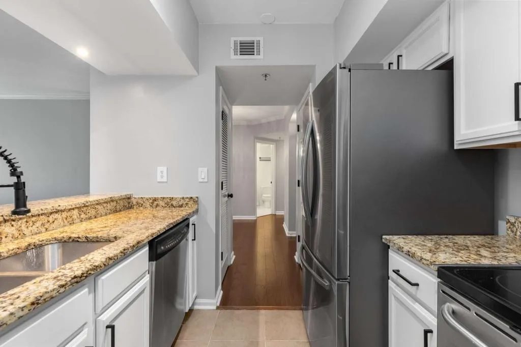 275 13th Street Ne Unit 401, Atlanta, Georgia 30309, 2 Bedrooms Bedrooms, ,2 BathroomsBathrooms,Residential,For Sale,275 13th Street Ne Unit 401,7618160