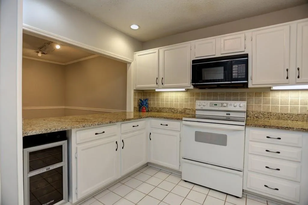 308 Hollyfax Circle Unit 308, Sandy Springs, Georgia 30328, 2 Bedrooms Bedrooms, ,2 BathroomsBathrooms,Residential,Sold,308 Hollyfax Circle Unit 308,5686703