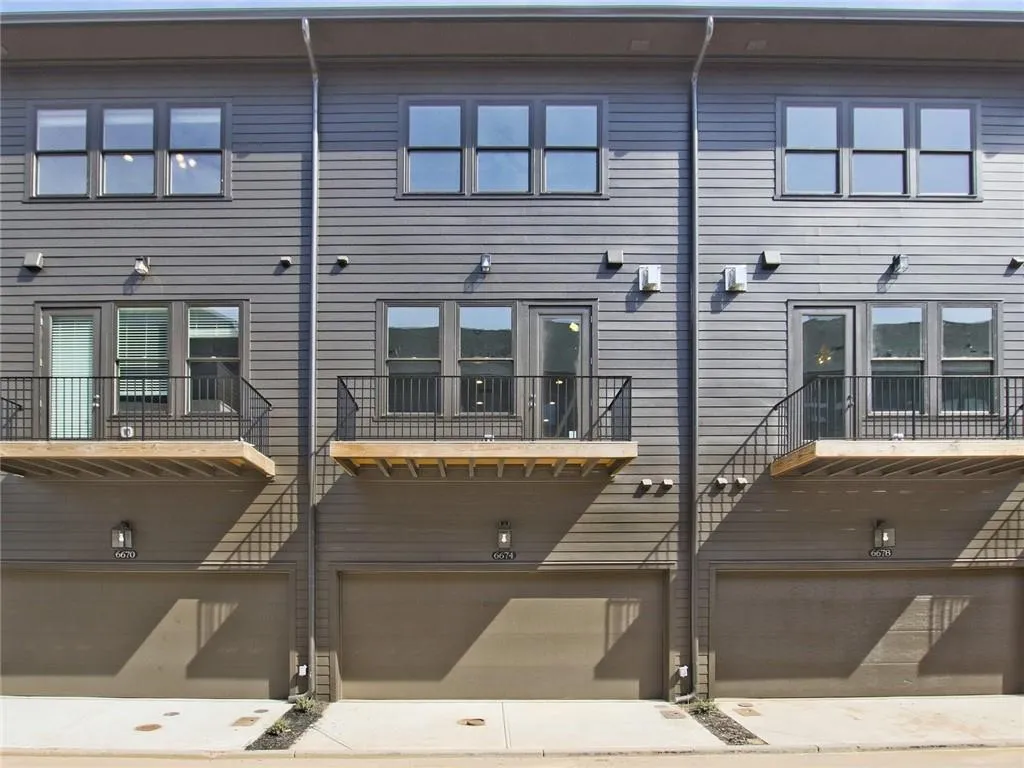 6674 Sterling Drive Unit 667, Sandy Springs, Georgia 30328, 3 Bedrooms Bedrooms, ,3 BathroomsBathrooms,Residential,Sold,6674 Sterling Drive Unit 667,6900019