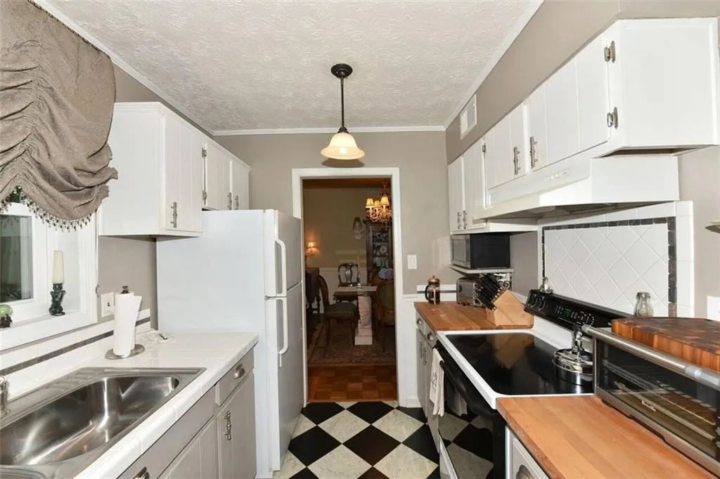 725 Dalrymple Road Unit 6d, Sandy Springs, Georgia 30328, 3 Bedrooms Bedrooms, ,2 BathroomsBathrooms,Residential,Sold,725 Dalrymple Road Unit 6d,6030869