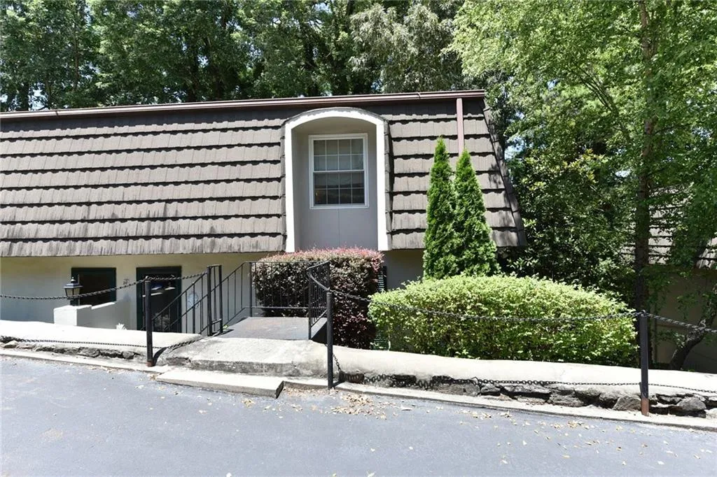 725 Dalrymple Road Unit 6d, Sandy Springs, Georgia 30328, 3 Bedrooms Bedrooms, ,2 BathroomsBathrooms,Residential,Sold,725 Dalrymple Road Unit 6d,6030869